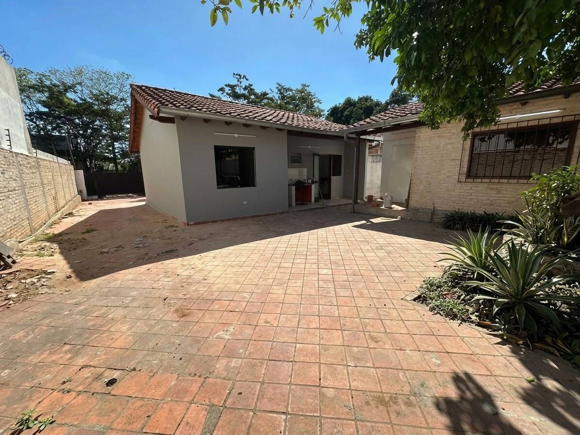 House in Lambaré – Supermercado Pueblo area, 479 m². - imagen 2