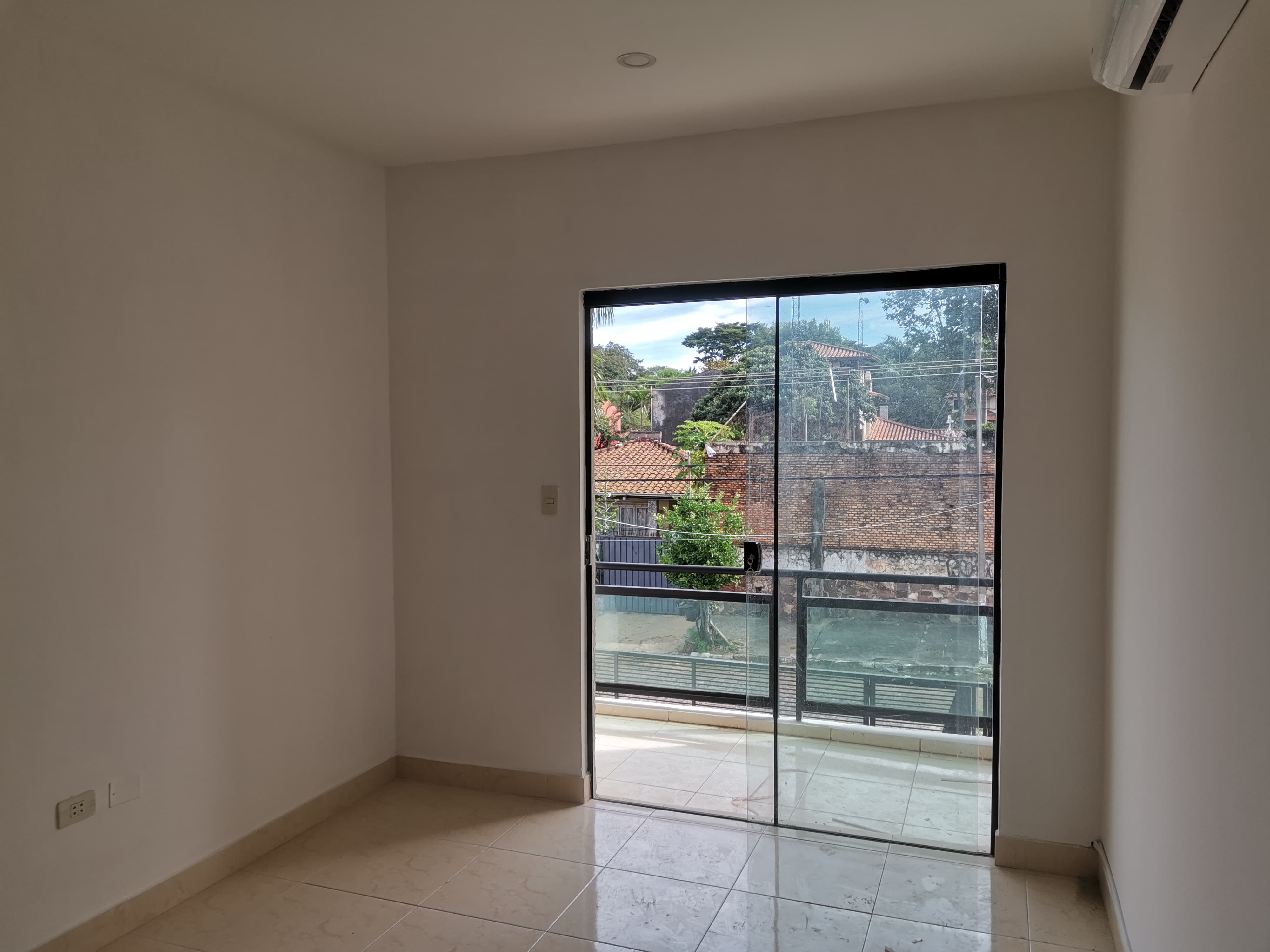 EN VENTA EL DÚPLEX DE TU SUEÑO EN LAMBARÉ LIMITE CON ASUNCIÓN!! - 4